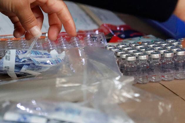 Youths Receive Sputnik V Vaccine Against Covid-19 A Health worker, prepares a Sputnik V dose inside at the Palacio de los Deportes during the mass vaccination against Covid 19 for people aged 18 on July 28, 2021 in Mexico City, Mexico. Mexico City Mexico group-youthsre210728_npEU7  Copyright: xEyepixx