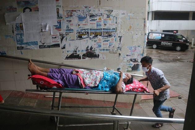 News Bilder des Tages July 29, 2021, Dhaka, Bangladesh: COVID-19 patients from across the country come to hospitals in Dhaka for treatment as coronavirus cases surge. Dhaka Bangladesh - ZUMAr336 20210729_int_r336_019 Copyright: xHabiburxRahmanx