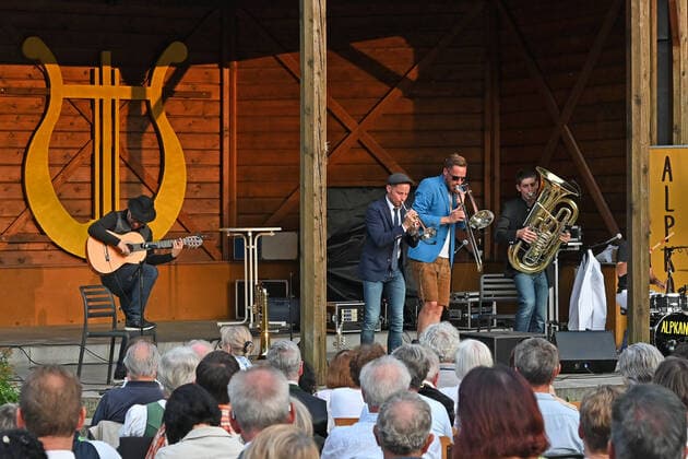 Concert of the music group Alpkan , in the Musikpavillon Traunkirchen, in the context of the Salzkammergut Festwochen Gmunden, on 29 07 21 The picture shows an excerpt from the concert 2021 Concert of the music group Alpkan , in the Musikpavillon Traunkirchen, in the context of the Salzkammergut Festwochen Gmunden, on 29 07 21