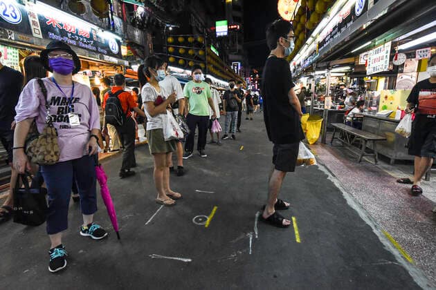July 29, 2021, Taipei, Taiwan: People are lining up to take out food in Miaokou Night Market in Keelung amid covid-19 pandemic..As the number of confirmed coronavirus cases has continued to dip lately, Central Epidemic Command Center (CECC) said that the CECC is planning to draw up epidemic management guidance for restaurants and night markets that would allow them to reopen. Taipei Taiwan - ZUMAs197 20210729_zab_s197_082 Copyright: xShihxHsunxChaox