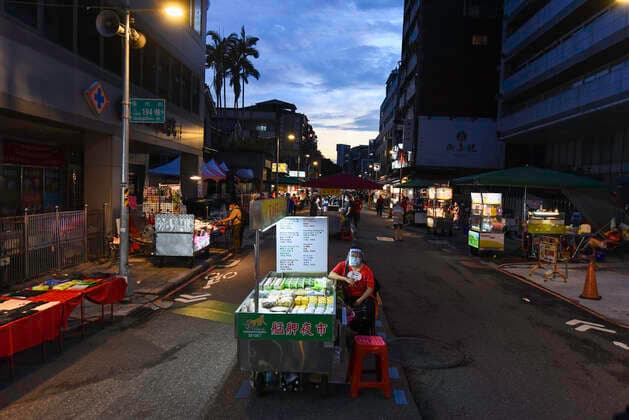 July 30, 2021, Taipei, Taiwan: A vendor seen waiting for customers in Wanhua night market amid covid-19 pandemic..As the number of confirmed coronavirus cases has continued to dip lately, Central Epidemic Command Center (CECC) said that the CECC is planning to draw up epidemic management guidance for restaurants and night markets that would allow them to reopen. Taipei Taiwan - ZUMAs197 20210730_zab_s197_016 Copyright: xShihxHsunxChaox