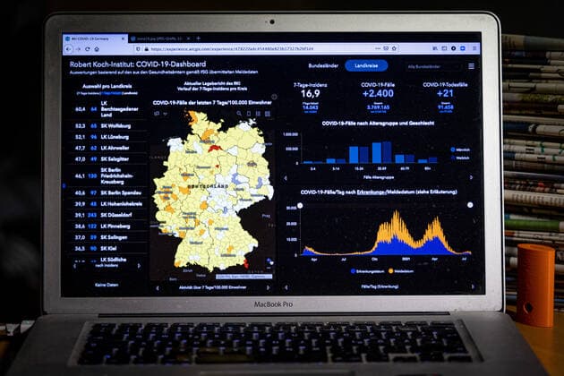 Coronavirus in Germany Covid 19 Dashboard of the Robert Koch Institute 31 07 2021 Robert Koch Institute 7 days incidence 16.9 7 days number of cases 14 043 COVID 19 cases 3 769 165 Addition by 2 400 the previous day COVID 19 deaths 91 658 Addition by 21 compared to the previous day