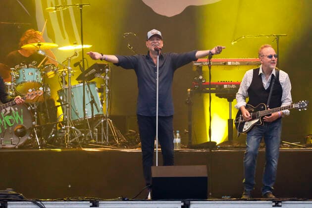 Rainer Schumann, Kai Wingenfelder and Martin Huch from Fury in the Slaughterhouse live at the Strandkorb Open Air at Sparkassenpark Mönchengladbach Mönchengladbach, 30 07 2021 Foto:xC.xHardtx xFuturexImage