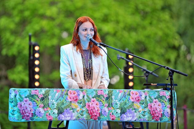 Singer Alex Mayr Singer Alex Mayr during a performance at the Seebühnenzauber Spezial 2021 on 30 07 2021 at the Luisenpark Mannheim 20210730MWI5632