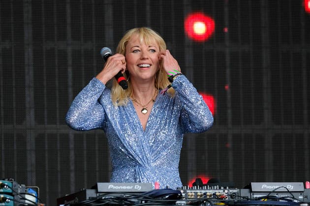 July 31, 2021, Lulworth, United Kingdom: Sara Cox, British female DJ performs live on stage at the UK family music and arts festival Camp Bestival in Lulworth. Lulworth United Kingdom - ZUMAs197 20210731_zaa_s197_050 Copyright: xDawnxFletcher-Parkx