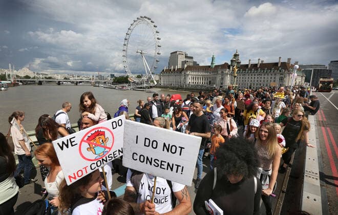 July 31, 2021, London, United Kingdom: Protesters hold placards during the demonstration..Children and their parents protest in Central London against continued Covid-19 restrictions and vaccination of children. London United Kingdom - ZUMAs197 20210731_zaa_s197_280 Copyright: xMartinxPopex