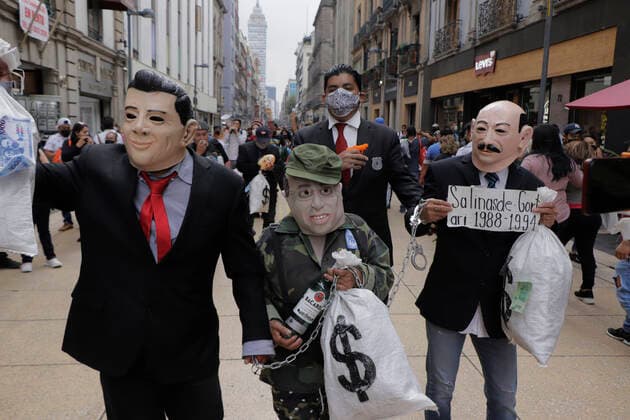 March In Favor Of The First Popular Consultation In Mexico Ends In Riots Citizens dressed in masks of former presidents of Mexico, demonstrated in the streets of the Zocalo of Mexico City, to promote the First Popular Consultation to be held this Sunday August 1 during the health emergency by COVID-19 and the orange epidemiological traffic light in the capital, where citizens will be asked whether or not they agree with the possibility of opening criminal proceedings against past rulers. Mexico City Mexico vieyra-notitle210731_npFyb  Copyright: xGerardoxVieyrax