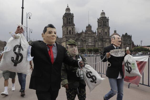 March In Favor Of The First Popular Consultation In Mexico Ends In Riots Citizens dressed in masks of former presidents of Mexico, demonstrated in the Zocalo of Mexico City, to promote the First Popular Consultation to be held this Sunday August 1 during the health emergency by COVID-19 and the orange epidemiological traffic light in the capital, where citizens will be asked whether or not they agree with the possibility of opening criminal proceedings against past rulers. Mexico City Mexico vieyra-notitle210731_nprtq  Copyright: xGerardoxVieyrax