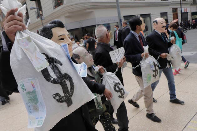 March In Favor Of The First Popular Consultation In Mexico Ends In Riots Citizens dressed in masks of former presidents of Mexico, demonstrated in the streets of the Zocalo of Mexico City, to promote the First Popular Consultation to be held this Sunday August 1 during the health emergency by COVID-19 and the orange epidemiological traffic light in the capital, where citizens will be asked whether or not they agree with the possibility of opening criminal proceedings against past rulers. Mexico City Mexico vieyra-notitle210731_npK0T  Copyright: xGerardoxVieyrax