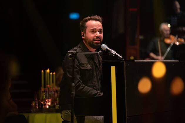 PALAZZO MEETS CLASSIC 30 07 2021 Singer and songwriter Jonathan Zelter ¦ Europaplatz Palazzo tent Palazzo meets Classic with the SAP Symphony Orchestra conducted by Frederik Diehl and show acts Mannheim Baden Württemberg