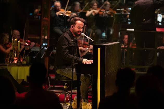 PALAZZO MEETS CLASSIC 30 07 2021 Singer and songwriter Jonathan Zelter ¦ Europaplatz Palazzo tent Palazzo meets Classic with the SAP Symphony Orchestra conducted by Frederik Diehl and show acts Mannheim Baden Württemberg
