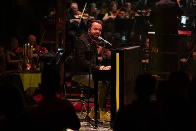 PALAZZO MEETS CLASSIC 30 07 2021 Singer and songwriter Jonathan Zelter ¦ Europaplatz Palazzo tent Palazzo meets Classic with the SAP Symphony Orchestra conducted by Frederik Diehl and show acts Mannheim Baden Württemberg