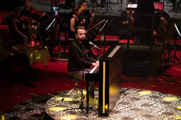 PALAZZO MEETS CLASSIC 30 07 2021 Singer and songwriter Jonathan Zelter ¦ Europaplatz Palazzo tent Palazzo meets Classic with the SAP Symphony Orchestra conducted by Frederik Diehl and show acts Mannheim Baden Württemberg