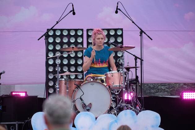 31 07 2021 xkhx Kassel,Kulturzelt concert BLOND, consisting of the sisters Lotta drums, rap and vocals , Nina Kummer guitar and vocals ,Johann Bonitz bass and keys
