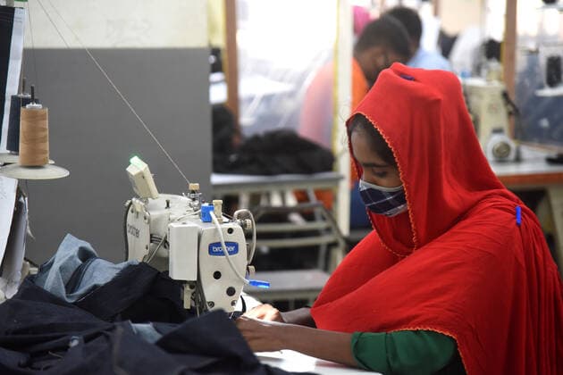 Virus Outbreak Bangladesh Garment workers work at a factory after garment factories reopened during Covid-19 lockdown in Dhaka, Bangladesh, on August 1, 2021 Dhaka Bangladesh rashid-garments210801_np92L  Copyright: xSTRx