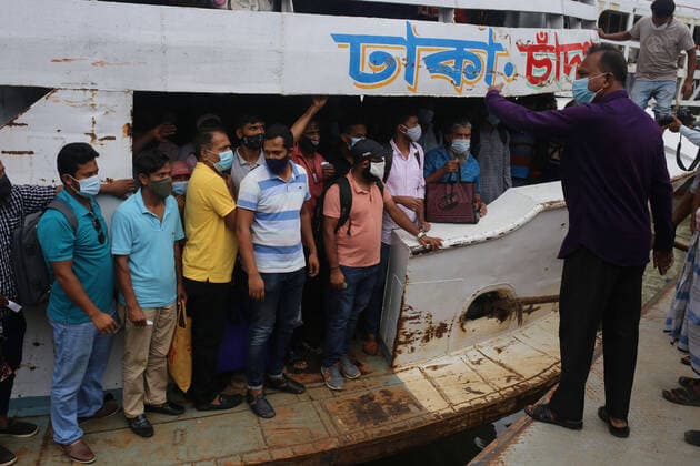August 1, 2021, Dhaka, Bangladesh: The government has already allowed the country s export-oriented factories, including garments, to remain open from Sunday (August 1st) in compliance with health regulations. Water vessels were allowed to sail for 12 hours to facilitate the workers to return to work. The reluctance to maintain social distance between the people returning to Dhaka at launch is seen despite of the bad situation of COVID-19 epidemic in country. Dhaka Bangladesh - ZUMAh355 20210801_zip_h355_017 Copyright: xMd.xRakibulxHasanx