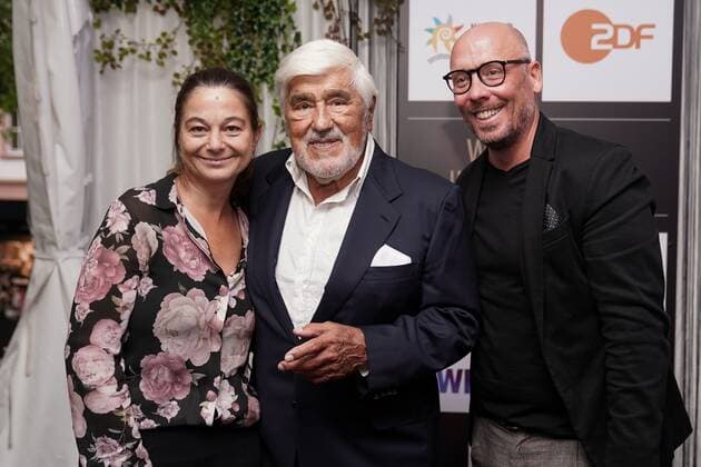 Presentation of the Mario Adorf Prize 01 08 2021 f l Petra Simon, Mario Adorf Sascha Kaiser at the presentation of the Mario Adorf Prize at the Nibelungen Festival in Worms Worms Nibelungen Festival Rhineland Palatinate