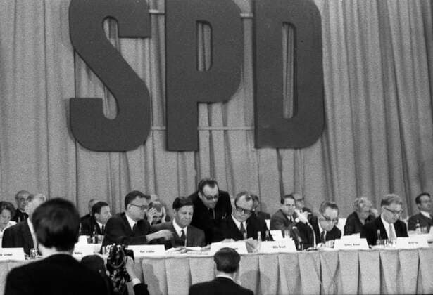 SPD-Parteitag vom 16.-18.4.1969 DEU, Deutschland, Bad Godesberg: Unter dem Motto Erfolg, Stabilitaet, Reformen gestaltete die SPD ihrer Parteitag vom 16.-18.4.1969 in Bad Godesberg. DEU, Germany, Bad Godesberg: Under the motto Success, Stability, Reforms, the SPD held its party convention in Bad Godesberg from April 16-18, 1969. NRW *** SPD Party Convention of 16 18 4 1969 DEU, Germany, Bad Godesberg Under the motto Success, Stability, Reforms, the SPD held its party convention in Bad Godesberg from April 16 18, 1969 NRW