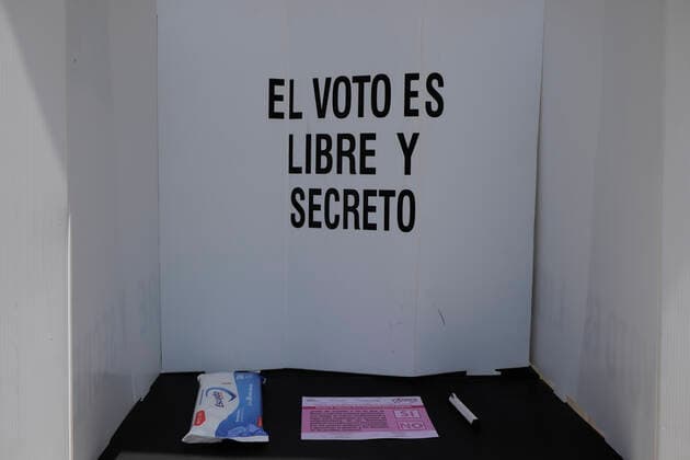 First Popular Consultation In Mexico Interior view of a ballot box installed in Colonia El Vergel, Iztapalapa, on the occasion of the First Popular Consultation in Mexico, where citizens were asked and cast their vote, whether they agree or disagree with the possibility of initiating criminal proceedings against past rulers, whose participation process was organised by the National Electoral Institute. Mexico City Mexico vieyra-notitle210801_npaCC  Copyright: xGerardoxVieyrax
