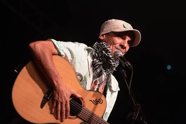 Manu Chao Performs In Padua Manu Chao performs in Padua, Italy, on August 2, 2021 during his tour El Chapulin Solo at the Parco della Musica Padua Italia Italy silvino-manuchao210803_npyQm  Copyright: xRobertoxSilvinox