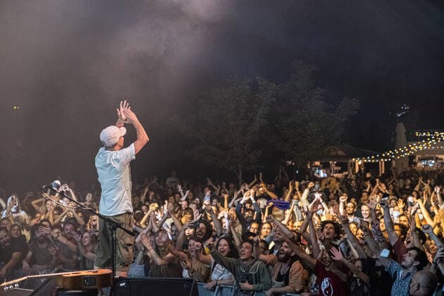 Manu Chao Performs In Padua Manu Chao performs in Padua, Italy, on August 2, 2021 during his tour El Chapulin Solo at the Parco della Musica Padua Italia Italy silvino-manuchao210803_npvDm  Copyright: xRobertoxSilvinox
