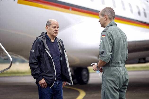 Olaf Scholz, Federal Minister of Finance, visits Stolberg near Aachen Here taken during his arrival at Stolberg airport, 03 08 2021 Stolberg Germany Copyright: xJaninexSchmitz photothek.dex