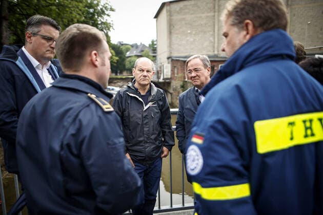 Olaf Scholz, Federal Minister of Finance, visiting Stolberg near Aachen Here taken during a tour of the flood-affected city centre Stolberg, 03 08 2021 Stolberg Germany Copyright: xFlorianxGaertner photothek.dex
