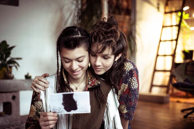 Young alternative queer couple read card at Christmas in intimate hug Brandenburg, BB, Germany CR_PIDODS210420B-641201-01 ,model released, Symbolfoto