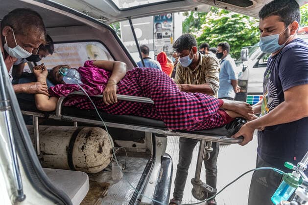 Bangladesh: 15,776 new cases of covid-19 and 235 death The rate of coronaVIRUS infection in the country is increasing day by day. There have been 15,776 new cases and 235 new deaths in covid-19, death rate increase. Bangladesh Copyright: RakibulxAlamxKhan