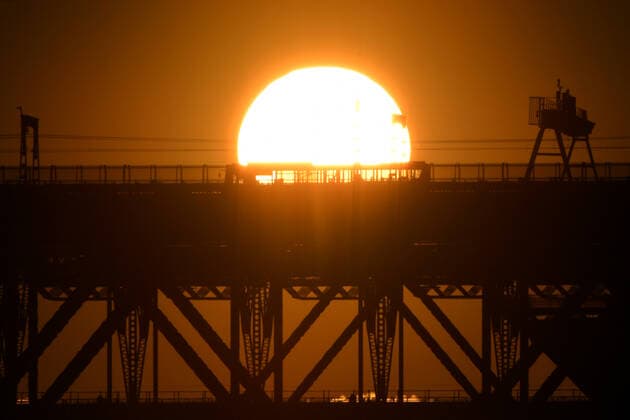 NSW CORONAVIRUS COVID19, An empty bus on the Sydney Harbour Bridge is seen in front of the setting sun in Sydney, Wednesday, August 4, 2021. NSW recorded 233 new locally acquired cases of COVID-19 in the 24 hours to 8pm last night. ( NO ARCHIVING, EDITORIAL USE ONLY, NO USE IN BOOKS WITHOUT CONSENT SYDNEY NSW AUSTRALIA  Copyright: xMICKxTSIKASx 20210804001564010086