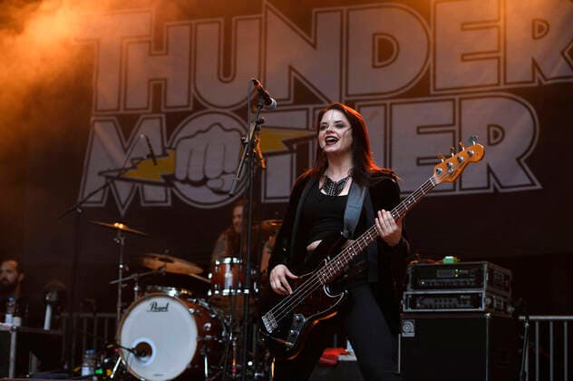 Emlee Johansson and Mona Lindgren of Thundermother live at Kommraus Festival at Ricklinger Bad Hannover, 03 08 2021 Foto:xC.xNiehausx xFuturexImage