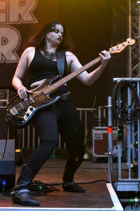 Mona Lindgren of Thundermother live at Kommraus Festival at Ricklinger Bad Hannover, 03 08 2021 Foto:xC.xNiehausx xFuturexImage