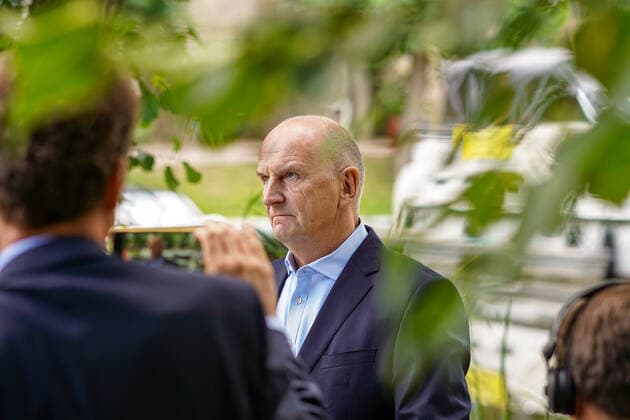 04.08.2021,Zehdenick (Oberhavel),Brandenburg,Deutschland,GER,Ministerpräsident Dietmar Woidke (SPD) im Rahmen einer Tourismus-Pressefahrt.Es informiert die anwesenden Journalisten über den Wassertourismus in Brandenburg.Ziegeleipark Mildenberg. *** 04 08 2021,Zehdenick Oberhavel ,Brandenburg,Germany,GER,Prime Minister Dietmar Woidke SPD during a tourism press trip It informs the attending journalists about water tourism in Brandenburg Ziegeleipark Mildenberg
