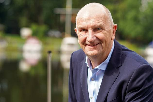 04.08.2021,Oranineburg,Brandenburg,Deutschland,GER,Ministerpräsident Dietmar Woidke (SPD) im Rahmen einer Tourismus-Pressefahrt.Er informiert die anwesenden Journalisten über den Wassertourismus in Brandenburg. *** 04 08 2021,Oranineburg,Brandenburg,Germany,GER,Prime Minister Dietmar Woidke SPD during a tourism press trip He informs the attending journalists about water tourism in Brandenburg.