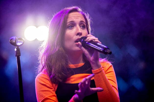 Hamburg, 4 August 2021 Alice Merton at a concert on the open-air stage in Hamburgs Stadtpark.