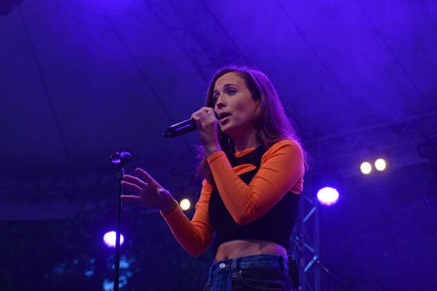 Hamburg, 4 August 2021 Alice Merton at a concert on the open-air stage in Hamburg Stadtpark Alice Merton at a concert on the open-air stage in Hamburg Stadtpark, Hamburg Germany Germany Stadtpark Hamburg