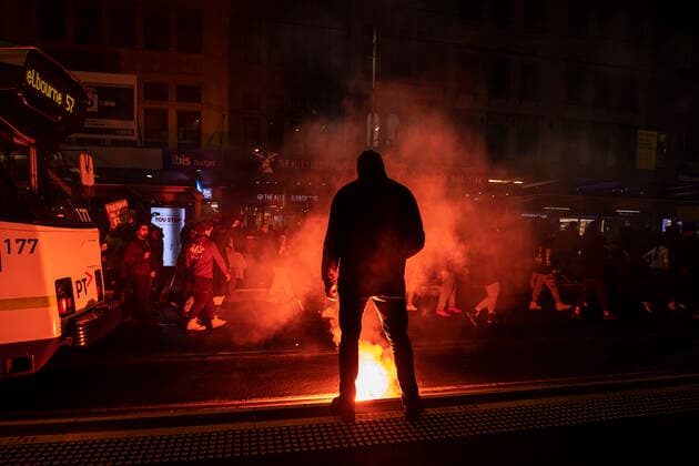 ANTI LOCKDOWN PROTEST MELBOURNE, Protesters are seen at an anti-lockdown rally in Melbourne, Thursday, August 5, 2021. ( NO ARCHIVING, EDITORIAL USE ONLY, NO USE IN BOOKS WITHOUT CONSENT MELBOURNE VIC AUSTRALIA  Copyright: xDANIELxPOCKETTx 20210805001564468681