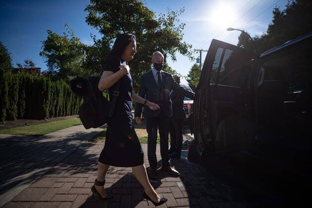 August 5, 2021, Vancouver, BC, Canada: Meng Wanzhou, chief financial officer of Huawei, leaves home to attend her extradition hearing at B.C. Supreme Court, in Vancouver, on Thursday, August 5, 2021. Vancouver Canada - ZUMAc35_ 20210805_zaf_c35_062 Copyright: xDarrylxDyckx