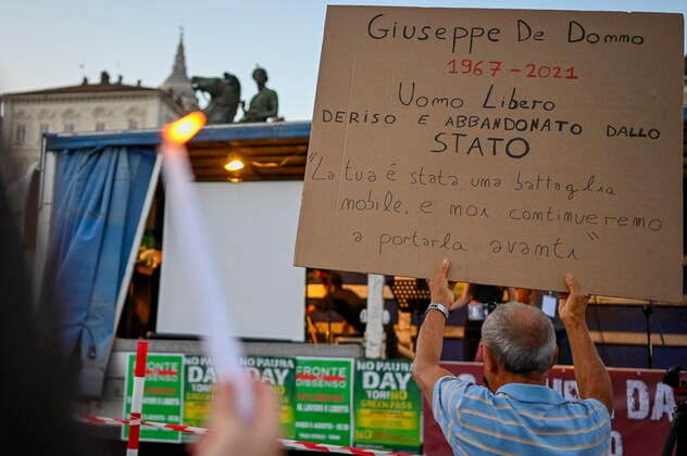 Turin. No Green pass event the evening before the entry into force of the Green Pass decree In the photo:  Copyright: xRiccardoxGiordanox xIPAx xRiccardoxGiordanox
