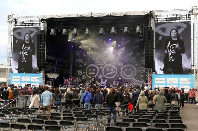 Chriz Falk, Jen Bender and Raphael Schalz from Großstadtgeflüster live at the Vor Deiner Tür Open Air at Cruise Center Steinwerder Hamburg, 05 08 2021 Foto:xC.xTamckex xFuturexImage