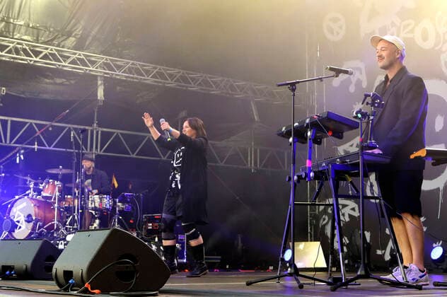Chriz Falk, Jen Bender and Raphael Schalz from Großstadtgeflüster live at the Vor Deiner Tür Open Air at Cruise Center Steinwerder Hamburg, 05 08 2021 Foto:xC.xTamckex xFuturexImage