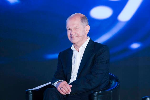 Olaf Scholz, Federal Minister of Finance and Vice Chancellor with the attendance of the political morning of media net, berlinbrandenburg to the discussion meeting, potsdam Babelsberg innovation location Germany Ò in the Studio Babelsberg on 06 08 21 in potsdam Olaf Scholz visits political morning in the Studio Babelsberg in potsdam