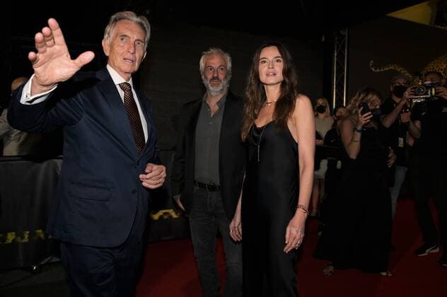 Locarno, Switzerland Locarno Film Festival 2021 Kasia Smutniak receives Leopard Club Awards from President Rolando Benedick. In the photo: Kasia Smutniak, Domenico Procacci husband, Marco Solari president of LFF, personal suit and shoes Giorgio Armani  Copyright: xNickxZonnax xIPAx xNickxZonnax