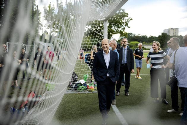 Olaf Scholz, candidate for chancellor of the SPD, visiting the club grounds of Fortuna Babelsberg e V Potsdam, 06 08 2021 Potsdam Germany Copyright: xJaninexSchmitz photothek.dex