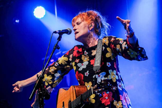 August 6, 2021, Wickham, Hampshire, United Kingdom: Scottish singer-songwriter and MBE Sadenia Eddi Reader, former frontwoman with folk group Fairground Attraction and recipient of three BRIT Awards, performs live on stage at the Wickham Festival in Hampshire. Wickham United Kingdom - ZUMAs197 20210806_zaa_s197_133 Copyright: xDawnxFletcher-Parkx