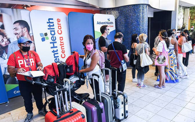 August 6, 2021, Orlando, United States: People wearing facemasks line up at a COVID-19 testing site at Orlando International Airport. .The Florida Department of Health reported 134,506 new cases of COVID-19 within the state over the past week. Orlando United States - ZUMAs197 20210806_zaa_s197_171 Copyright: xPaulxHennessyx