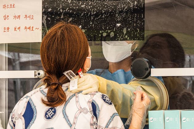 August 6, 2021, Seoul, South Korea: A health worker collects a nasal sample from a woman at a makeshift Covid-19 testing site in Seoul..South Korea is reporting 1,704 newly confirmed COVID19 cases in South Korea. Seoul South Korea - ZUMAs197 20210806_zaa_s197_223 Copyright: xSimonxShinx