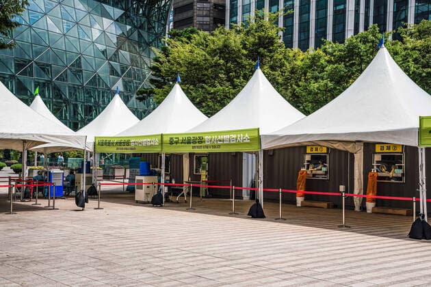 August 6, 2021, Seoul, South Korea: A makeshift Covid-19 testing site is seen in Seoul..South Korea is reporting 1,704 newly confirmed COVID19 cases in South Korea. Seoul South Korea - ZUMAs197 20210806_zaa_s197_228 Copyright: xSimonxShinx