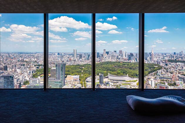 August 6, 2021, Tokyo, Japan: The Tokyo skyline and the 1964 Yoyogi National Stadium designed by architect Kenzo Tange viewed from the Shibuya Scramble Square rooftop. Tokyo Japan - ZUMAs197 20210806_zaa_s197_240 Copyright: xTanjaxHouwerzijlx