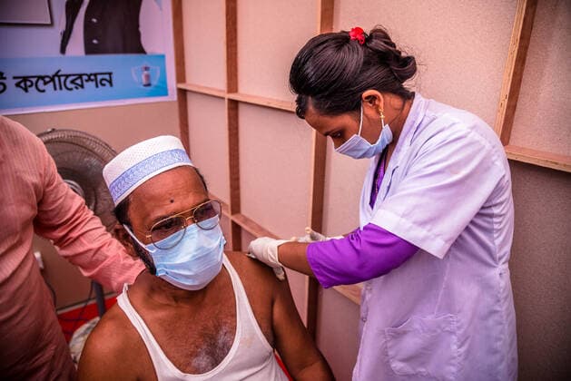 August 7, 2021, Barishal, Barishal, Bangladesh: A health worker inoculates a man with the jab of Moderna Covid-19 coronavirus vaccine during a mass vaccination camp at Barishal in Bangladesh on August 7, 2021. Barishal Bangladesh - ZUMAr337 20210807_zip_r337_005 Copyright: xMustasinurxRahmanxAlvix